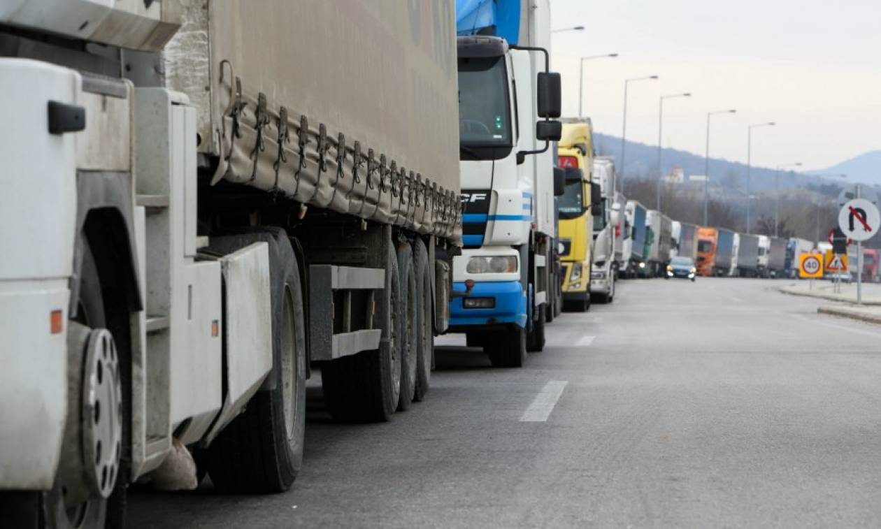 Μπλόκα αγροτών: Κλειστά επ’ αόριστον τα τελωνεία Προμαχώνα και Εξοχής