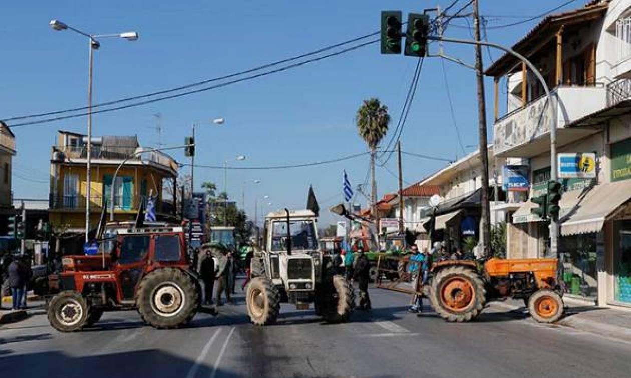 Μπλόκα αγροτών - Μεσσηνία: Κλείνει η γέφυρα του Πάμισου και ο κόμβος στο Καλό Νερό