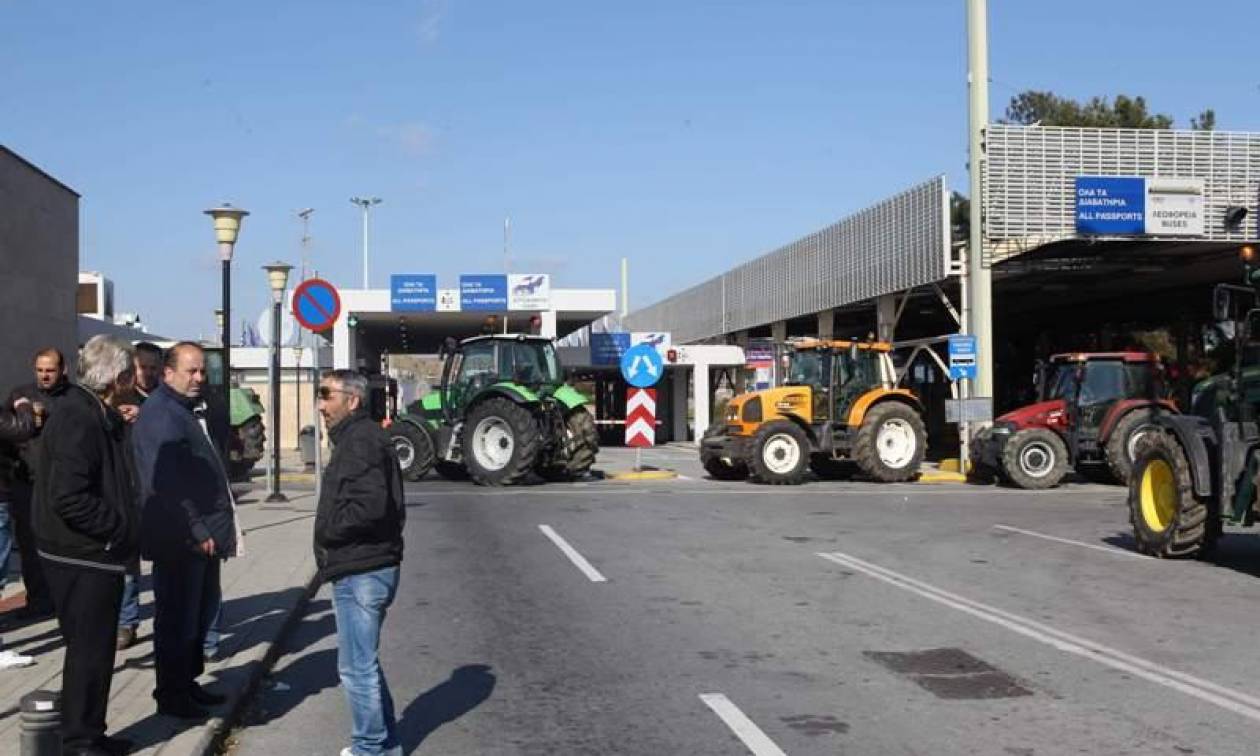 Αγρότες: Μπλόκο και βουλγαρικό αντι-μπλόκο στο τελωνείο της Εξοχής