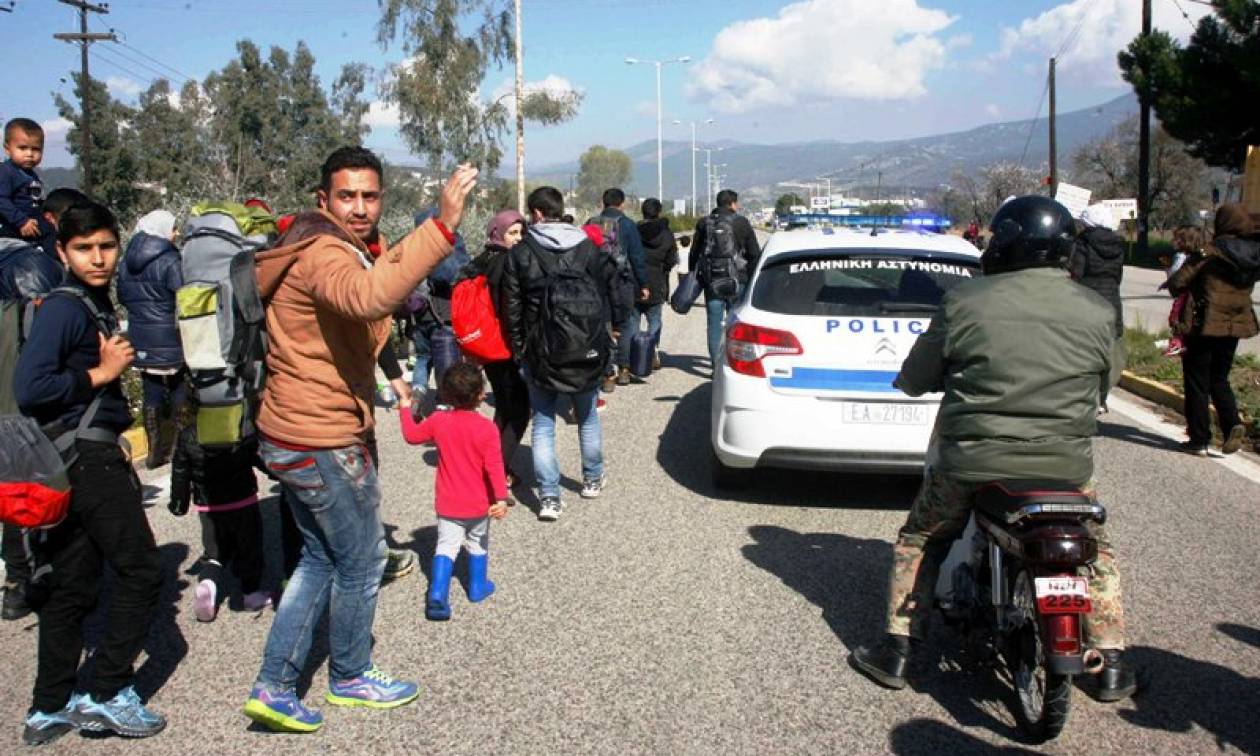 Οικογένειες προσφύγων ξεκίνησαν με τα πόδια από την Κοζάνη για την Ειδομένη