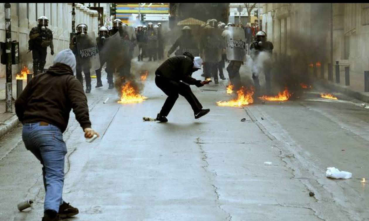 Ναρκωτικά, μολότοφ και μπάλα η δράση της συμμορίας των Εξαρχείων