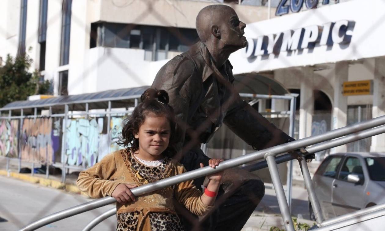 Τραγικές εικόνες από περιπλανώμενους πρόσφυγες στο Ελληνικό (pics)