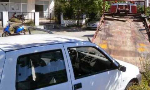 Δήμος Βόλου: Μαζεύει...τα εγκαταλελειμμένα οχήματα