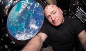 Σκοτ Κέλι: Ο αστροναύτης της NASA γύρισε από το διάστημα πέντε πόντους ψηλότερος!