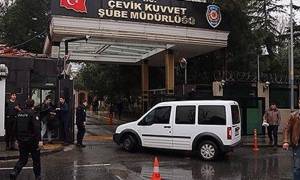 Η στιγμή της επίθεσης στο αστυνομικό τμήμα στην Τουρκία (video)
