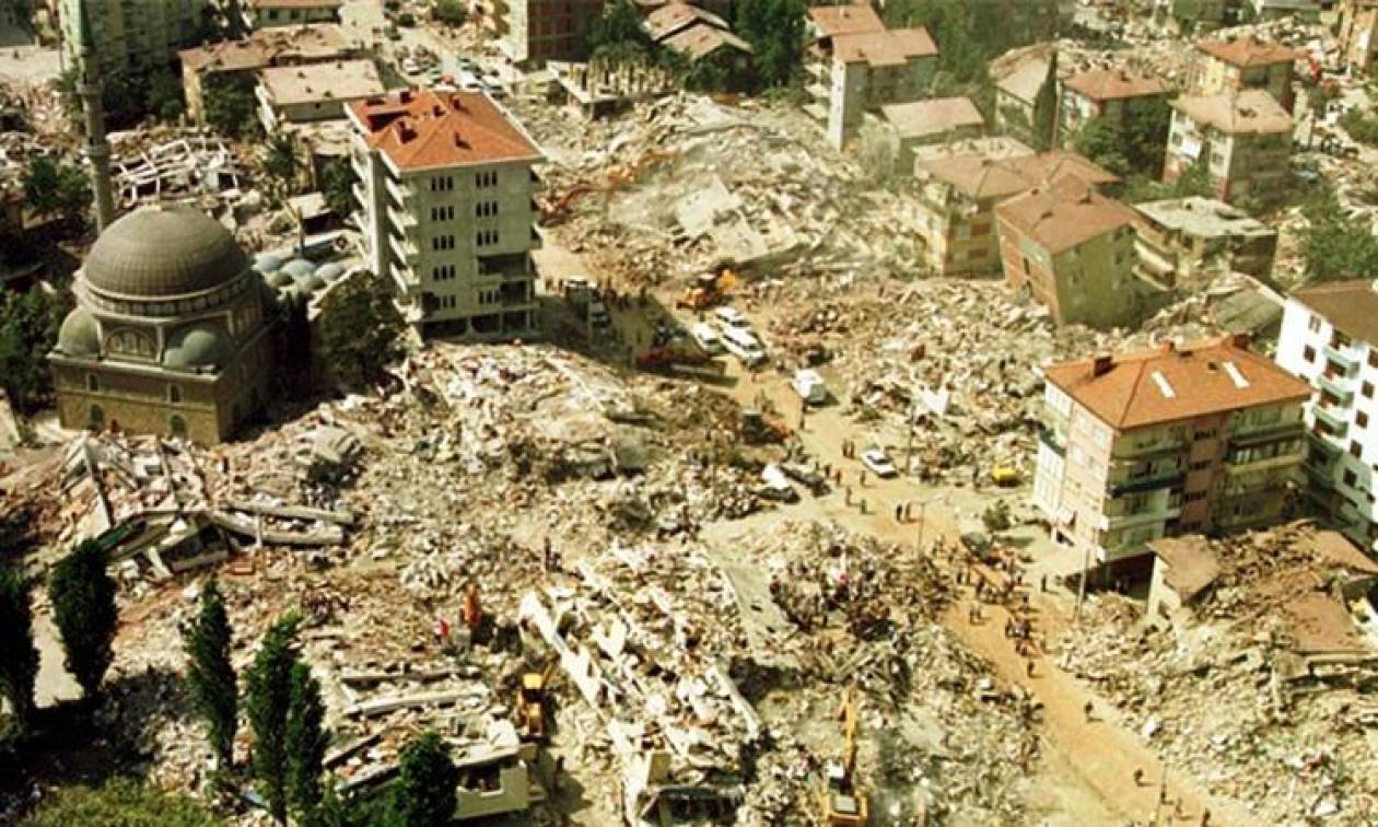 Землетрясения 17. Землетрясение в Турции 1999. Измир землетрясение 1999. Измит Турция 1999 землетрясение. Землетрясение в Стамбуле 1999.