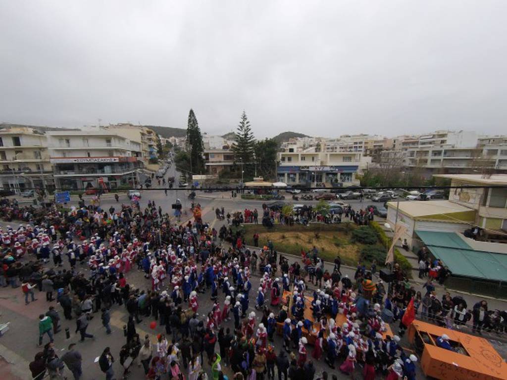 Απόκριες 2016 – Ρέθυμνο: Το διασκέδασαν υπό βροχή! Δείτε τις φωτογραφίες