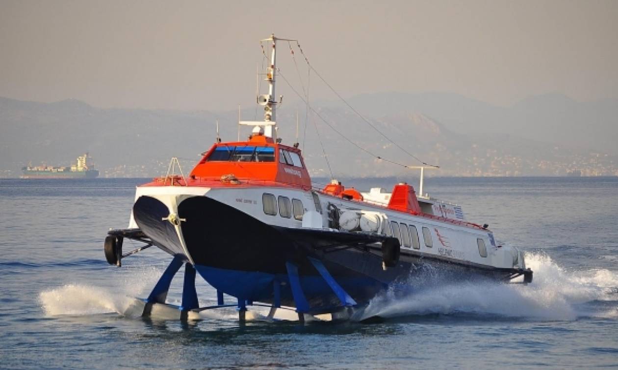 Μηχανική βλάβη σε «δελφίνι» που πραγματοποιούσε το δρομολόγιο Ύδρα - Πειραιά