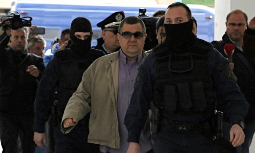 Αποφυλακίστηκε ο δολοφόνος του Παύλου Φύσσα, Γιώργος Ρουπακιάς (βίντεο)