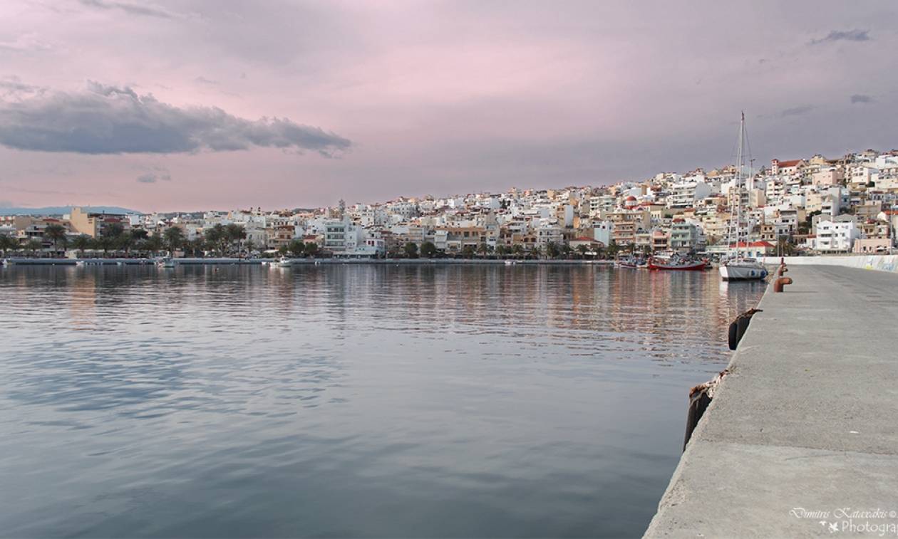 Πρόσκρουση επιβατηγού πλοίου στο λιμάνι της Σητείας