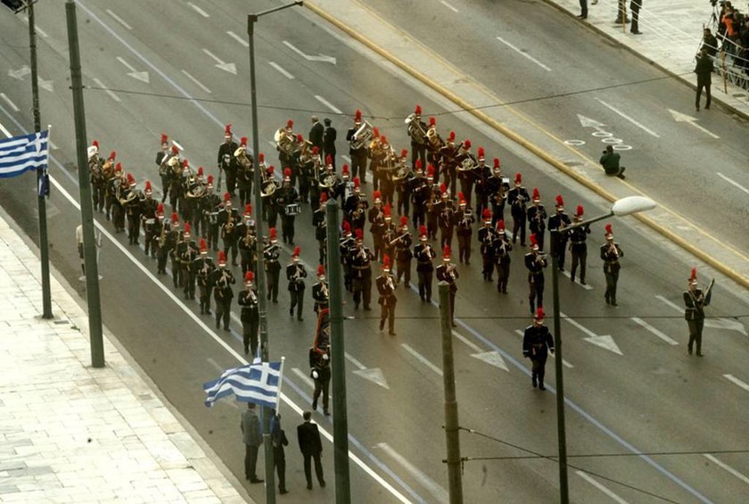 25η Μαρτίου: Ολοκληρώθηκε η μαθητική παρέλαση στο Σύνταγμα (photos)