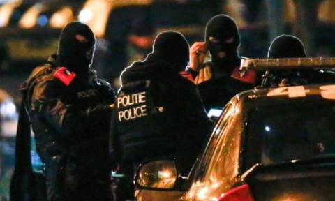Απετράπη νέα βομβιστική επίθεση στη Γαλλία - Συλλήψεις σε Βρυξέλλες και Παρίσι (Pics & Vid)