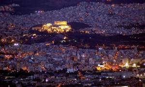 Συγκλονιστική φωτογραφία - Η Αθήνα το βράδυ από το διάστημα!