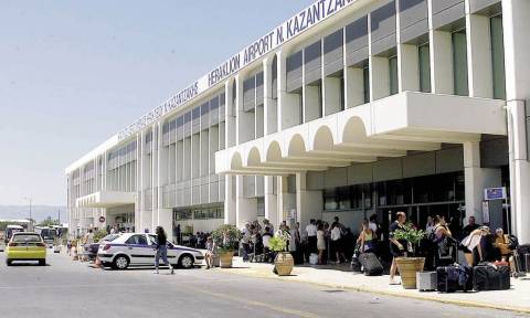 Αλλοδαποί με πλαστά έγγραφα πιάστηκαν στο αεροδρόμιο του Ηρακλείου