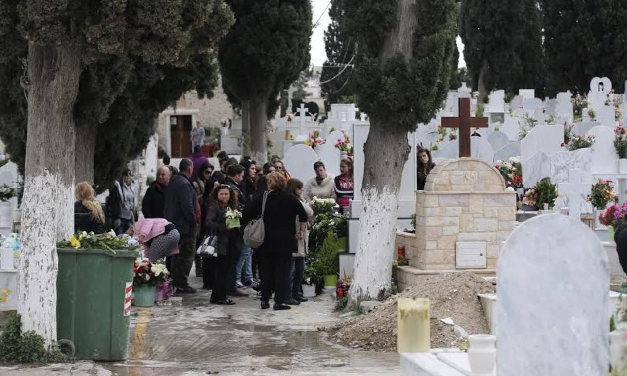 Μνημόσυνο Παντελίδη: Συγκλονιστικές εικόνες απο το μνήμα