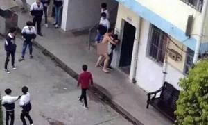 Σοκ στην Κίνα: Καθηγητής προσπάθησε να βιάσει μαθήτρια στην αυλή του σχολείου (pic)