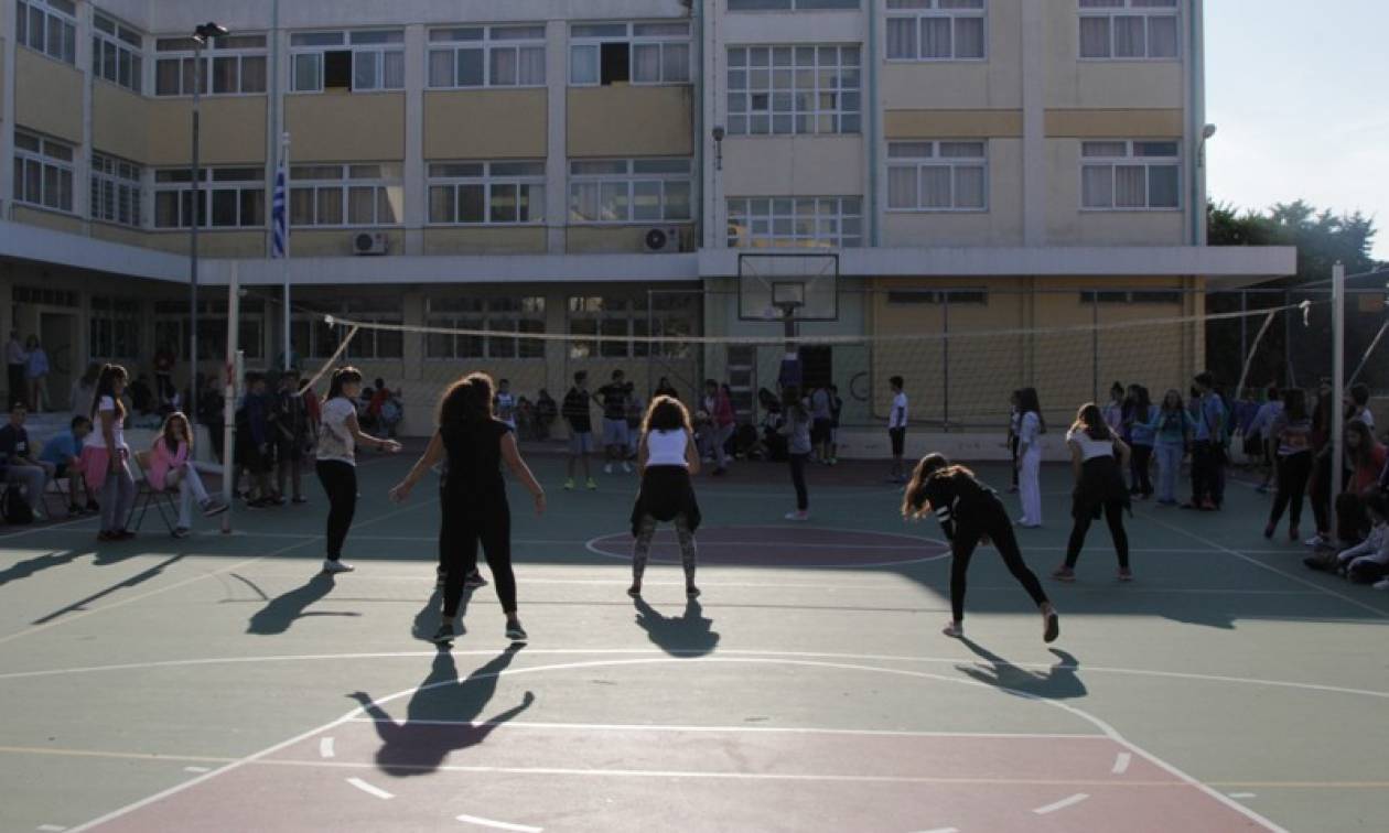 Δεκατιανό στα σχολεία μέχρι και τον Ιούνιο του 2016