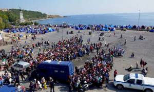 Λέσβος: Το σχέδιο της απέλασης των μεταναστών από το λιμάνι του Δίκελι