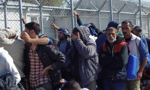 Μυτιλήνη: Περίπου 100 μετανάστες κατέλαβαν την είσοδο του hotspot της Μόριας