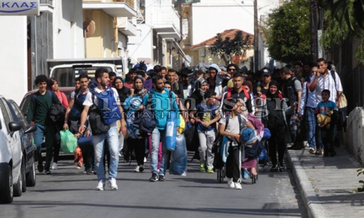 Χάος στη Σάμο: Μετανάστες απείλησαν αστυνομικούς με μαχαίρια (photo&video)