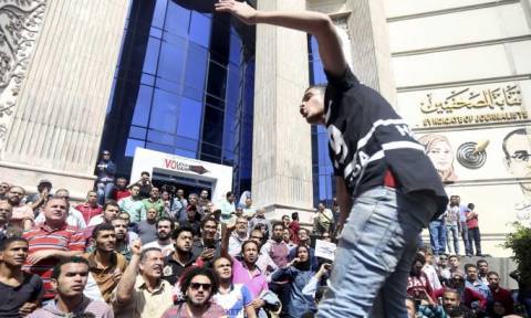 Αίγυπτος: Δακρυγόνα και συλλήψεις στην ογκώδη διαδήλωση στο Κάιρο