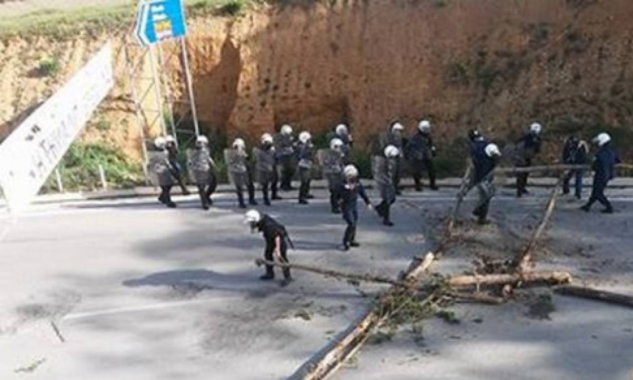 Ένταση στις Σκουριές: Επέμβαση των ΜΑΤ για να απομακρύνουν τους διαμαρτυρόμενους