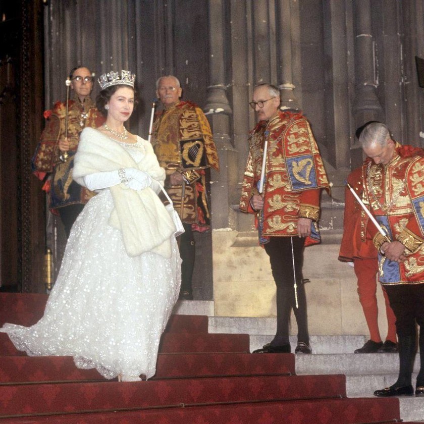 Η Βρετανία γιορτάζει τα γενέθλια της Βασίλισσας Ελισάβετ: 90 φωτογραφίες για τα 90 της χρόνια