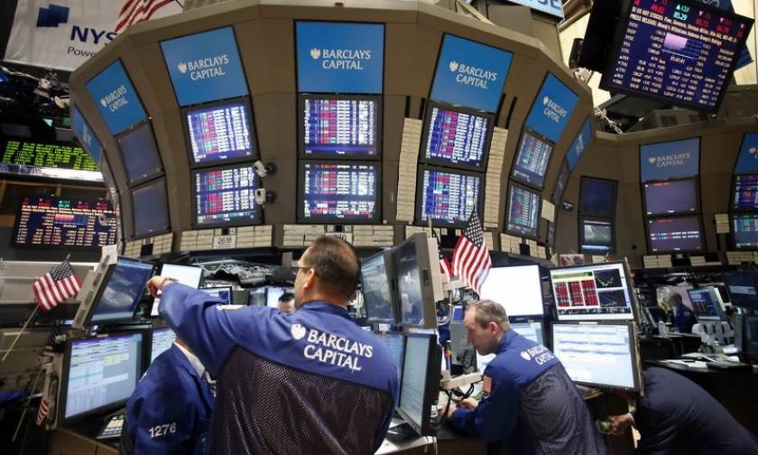 Wall Street: Κάτω από τις 18.000 μονάδες έκλεισε ο Dow Jones