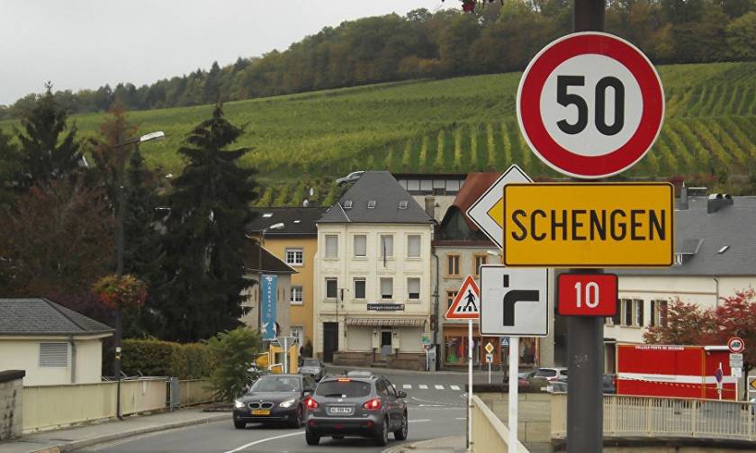 Προσφυγικό: Η Γερμανία θα ζητήσει από την Κομισιόν επέκταση των συνοριακών ελέγχων εντός Σένγκεν