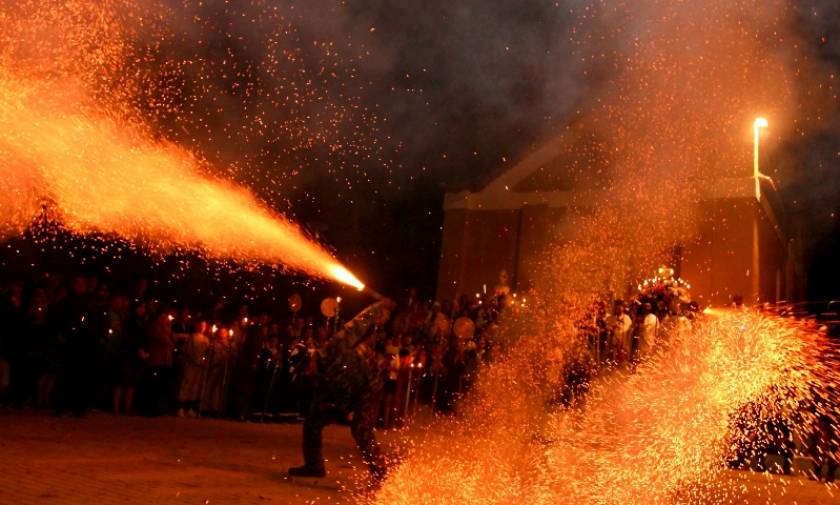 Πάσχα 2016: Πώς γιορτάζει η Ελλάδα τη μεγαλύτερη ημέρα της Ορθοδοξίας