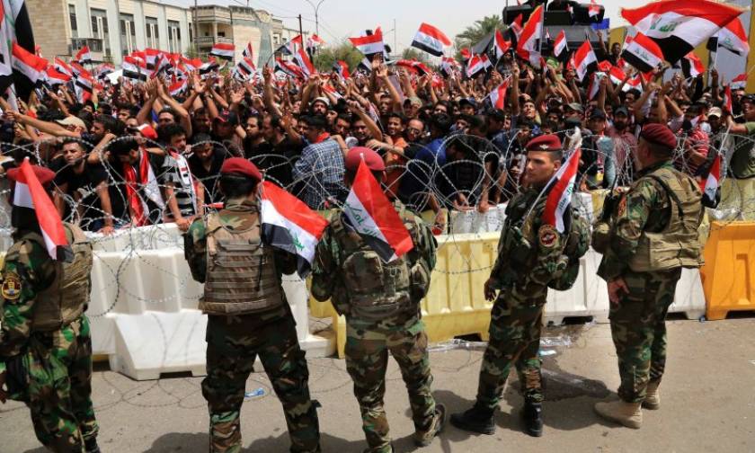 Ιράκ: Αποχώρησαν προσωρινά οι διαδηλωτές από την Πράσινη Ζώνη της Βαγδάτης (Vid)