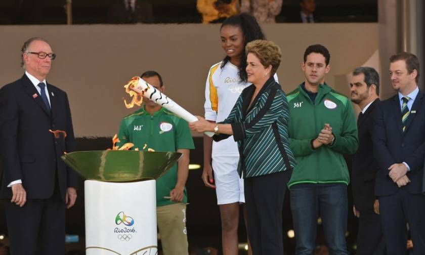 Ολυμπιακοί Αγώνες - Ρίο: Στην Βραζιλία έφτασε η Ολυμπιακή Φλόγα (photos&video)