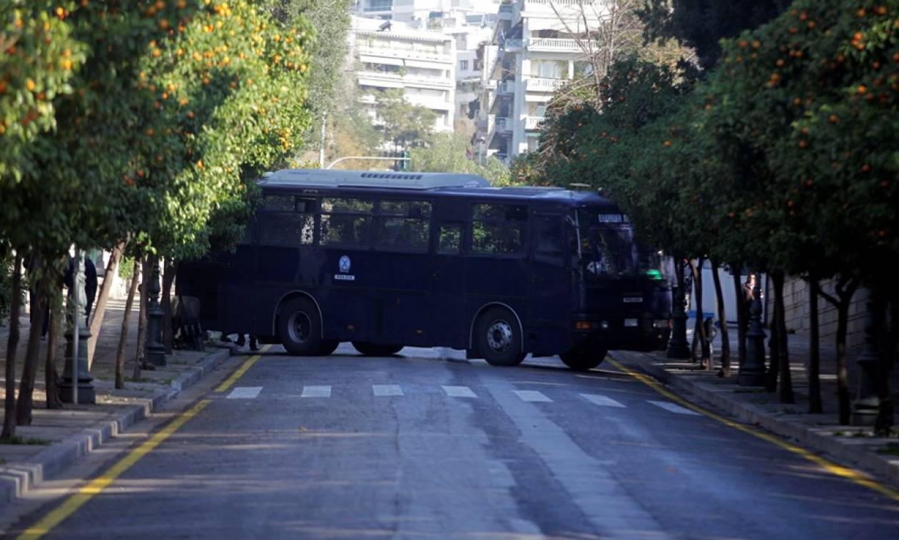 Τι φοβούνται; «Φρούριο» το Μαξίμου - Κλείνουν με κάγκελα και τον Εθνικό Κήπο