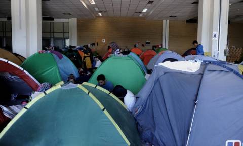 Σε απεργία πείνας χίλιοι πρόσφυγες στο Ελληνικό
