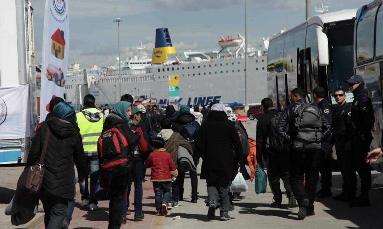 Πειραιάς: Άλλοι 148 πρόσφυγες αναχώρησαν για το κέντρο φιλοξενίας στις Θερμοπύλες