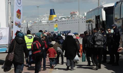 Πειραιάς: Άλλοι 148 πρόσφυγες αναχώρησαν για το κέντρο φιλοξενίας στις Θερμοπύλες