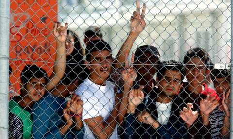 Εξέγερση προσφύγων στη Μυτιλήνη - Διαδηλώσεις για να φύγουν από το νησί