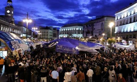 Ισπανία: Οι αγανακτισμένοι επέστρεψαν - Χιλιάδες άνθρωποι στους δρόμους (pic+vid)