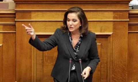 Βουλή: Κόντρα Χουλιαράκη – Μπακογιάννη για φόρους και αποκρατικοποιήσεις