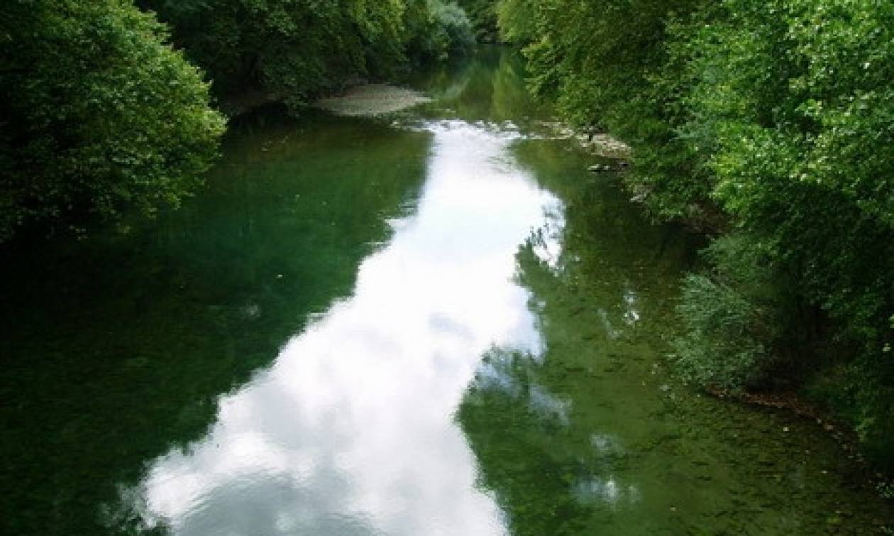 Σοκ στη Λάρισα: Είδε πτώμα να επιπλέει στον Πηνειό (pics)