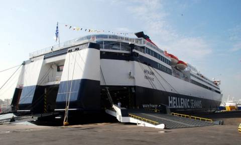 Λιμάνι Πειραιά: Όλα καλά με το πλοίο «Αριάδνη» που είχε προσκρούσει στον προβλήτα