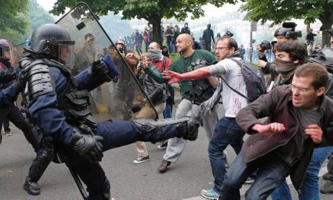 Γαλλία-Απεργίες: «Παραλύουν» και οι συγκοινωνίες έντεκα μόλις ημέρες πριν από το Euro 2016 (Vids)
