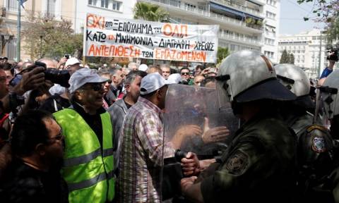 Απεργία και συγκέντρωση διαμαρτυρίας στον Πειραιά από τους λιμενεργάτες