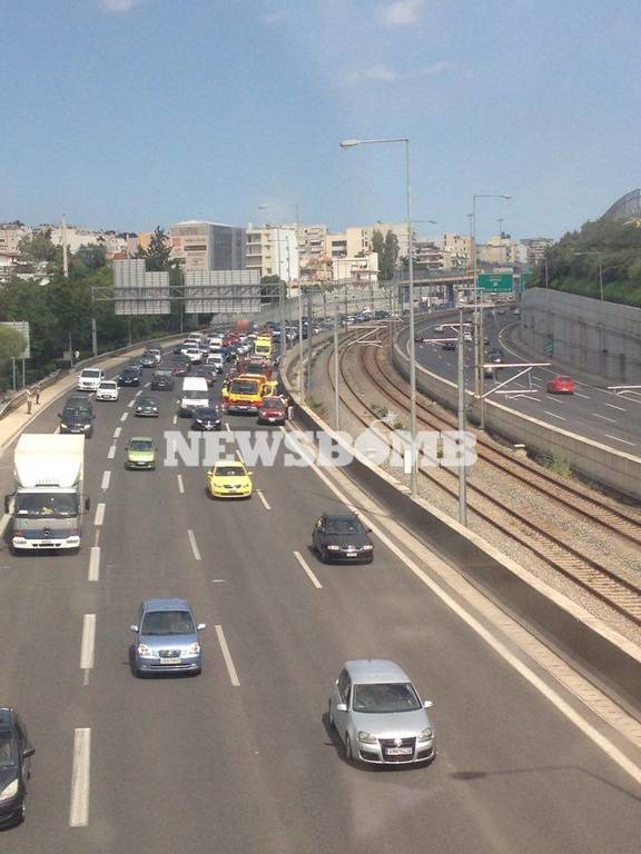 Τραγωδία στην Αττική Οδό - Οδηγός απανθρακώθηκε μέσα σε αυτοκίνητο (photos)