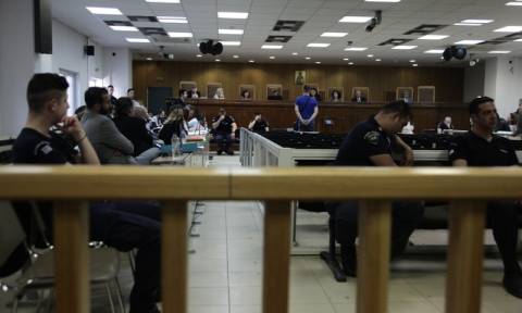 Δίκη Χρυσής Αυγής: Την παρουσία όλων των κατηγορούμενων στη δολοφονία Φύσσα διέταξε το δικαστήριο