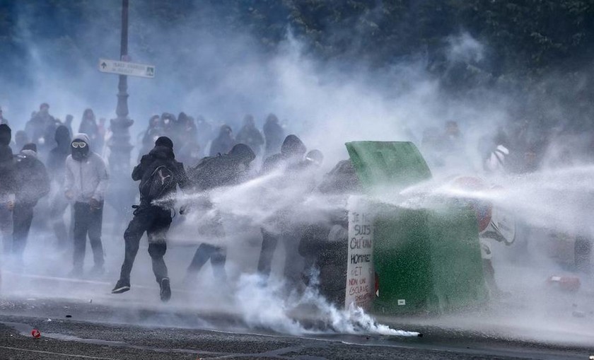 Καζάνι που βράζει η Γαλλία: Ανοιχτά μέτωπα με τους χούλιγκανς και την κοινωνική έκρηξη στο εργασιακό