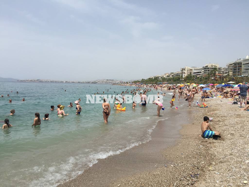 Κυριακή στην παραλία: Το Newsbomb.gr πάει για… μπάνιο (photos)