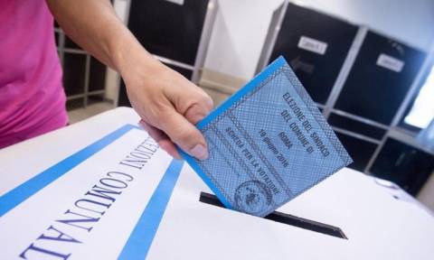 Ιταλία: Στις κάλπες προσέρχονται οι Ιταλοί για τον τελικό γύρο των δημοτικών εκλογών (Vid)