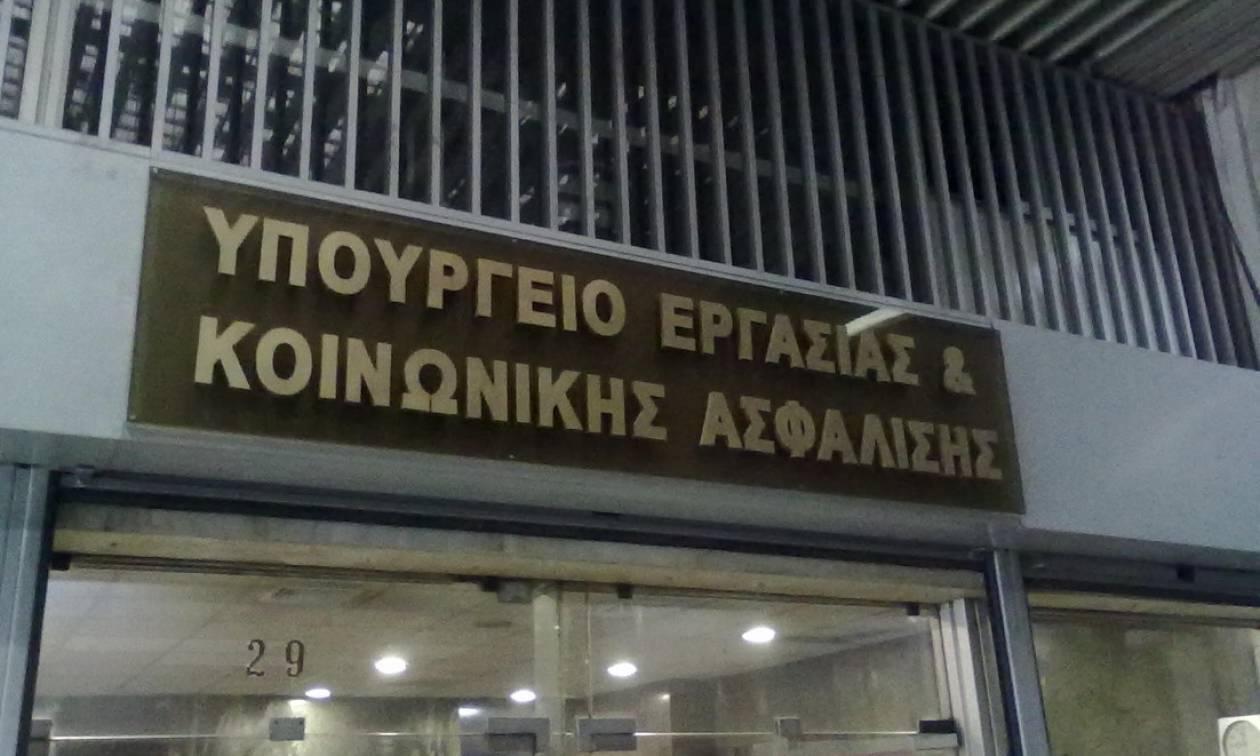 Σαρκάζει το υπ. Εργασίας τα περί κατάργησης τριετιών και επιδομάτων