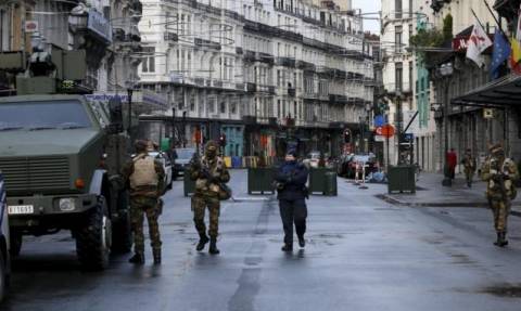 Βρυξέλλες: Αλάτι και μπισκότα είχε η ζώνη του φαντασιόπληκτου «τρομοκράτη» που προκάλεσε συναγερμό